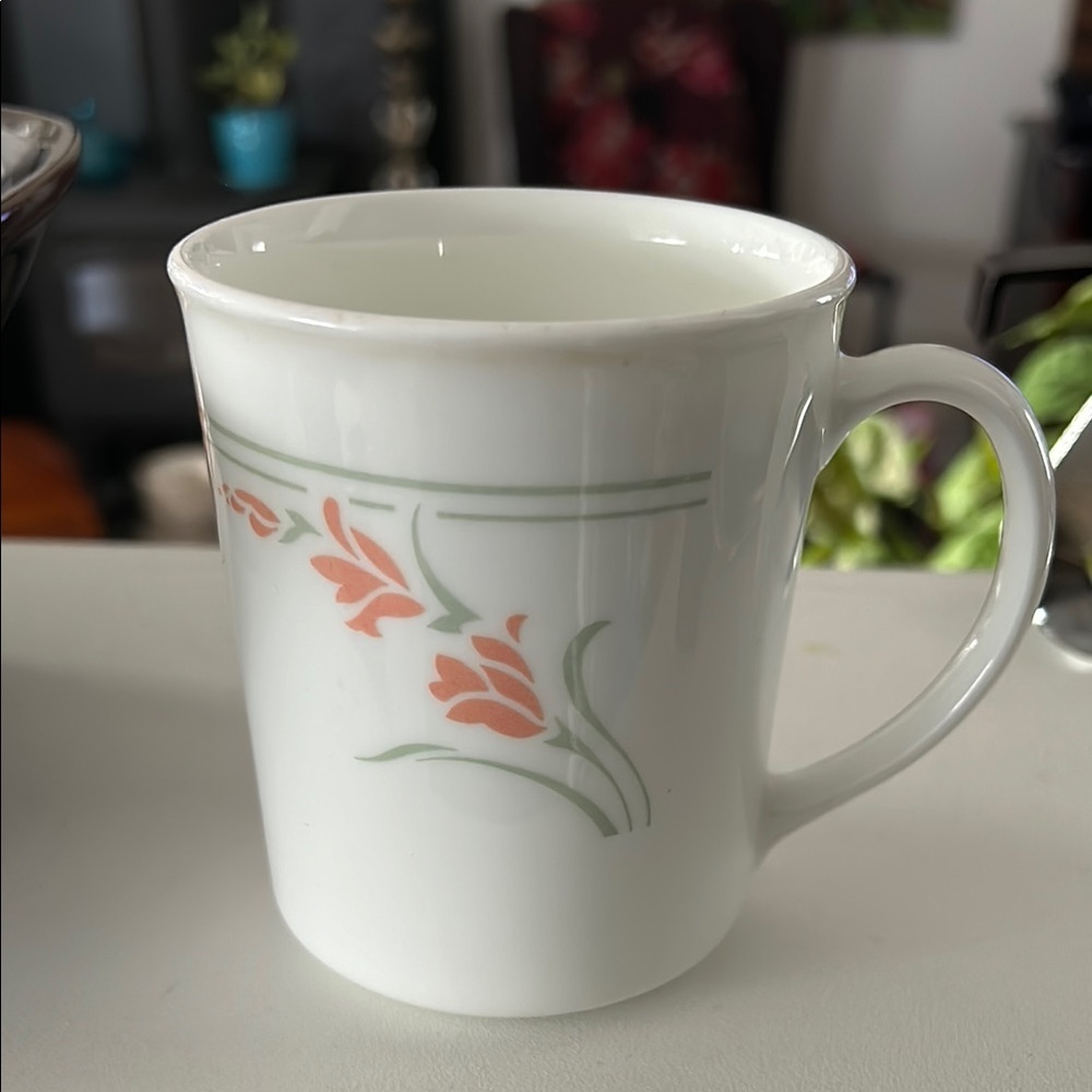 🔥🔥Corning Ware peach pink Flowers green stem Coffee Mugs Tea Cups Vtg